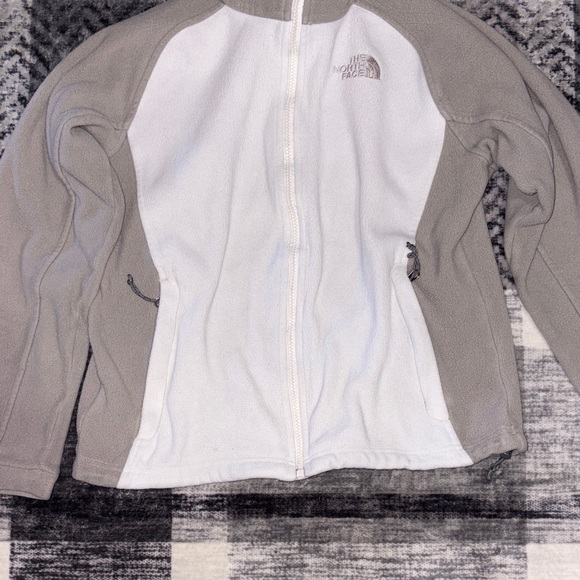 The North Face Women's Two-Tone Ski Jacket - Picture 4 of 6